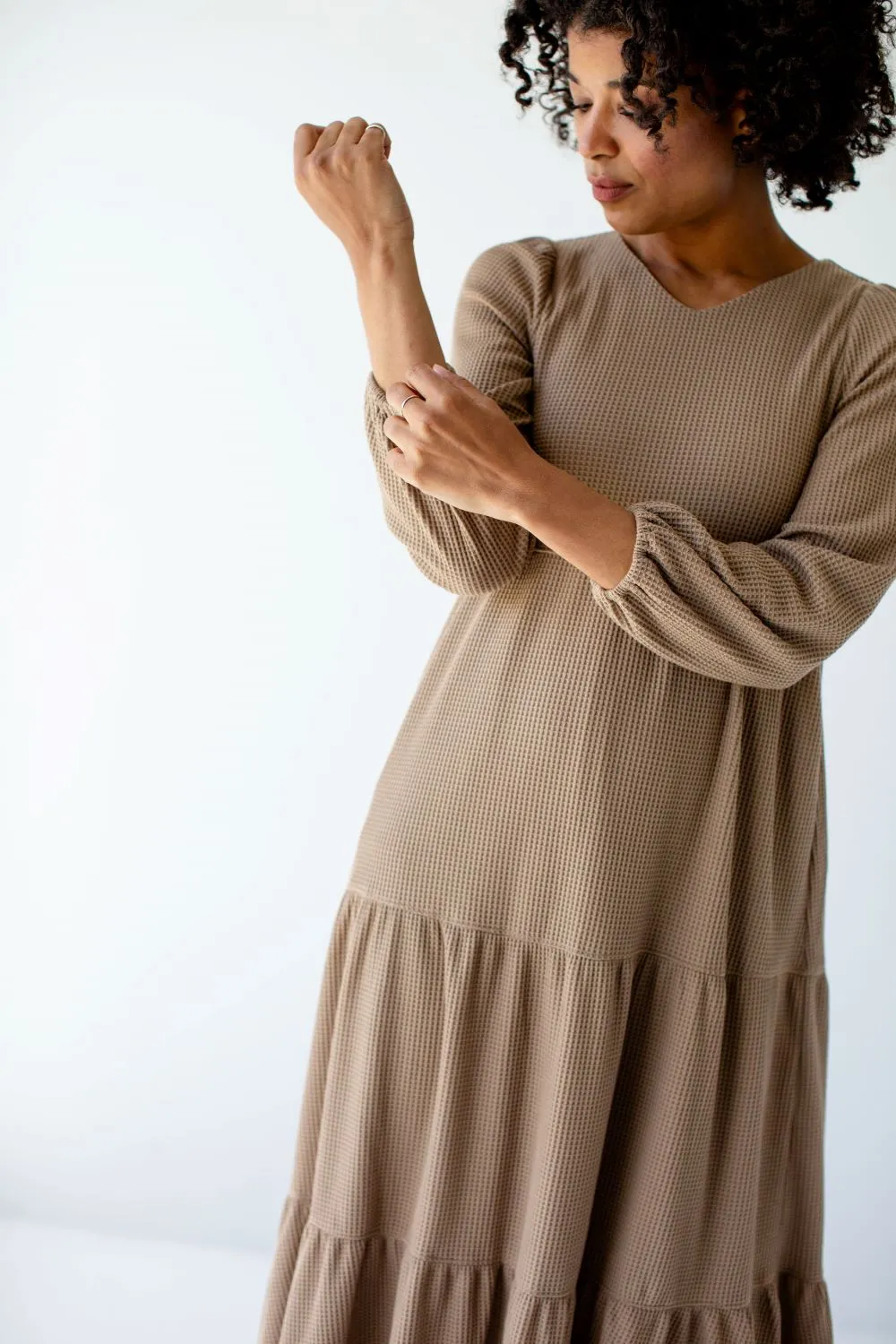 'Demi' Quarter Sleeve Waffle Knit Tiered Midi Dress in Mocha
