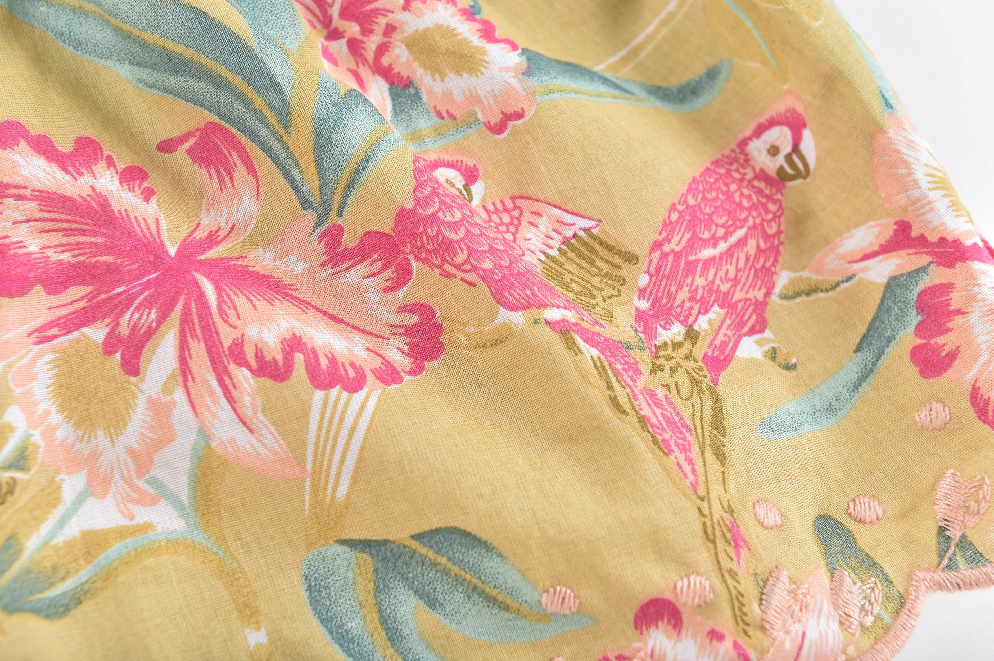 Louise Misha Shorts Vallaloid Soft Honey Parrots