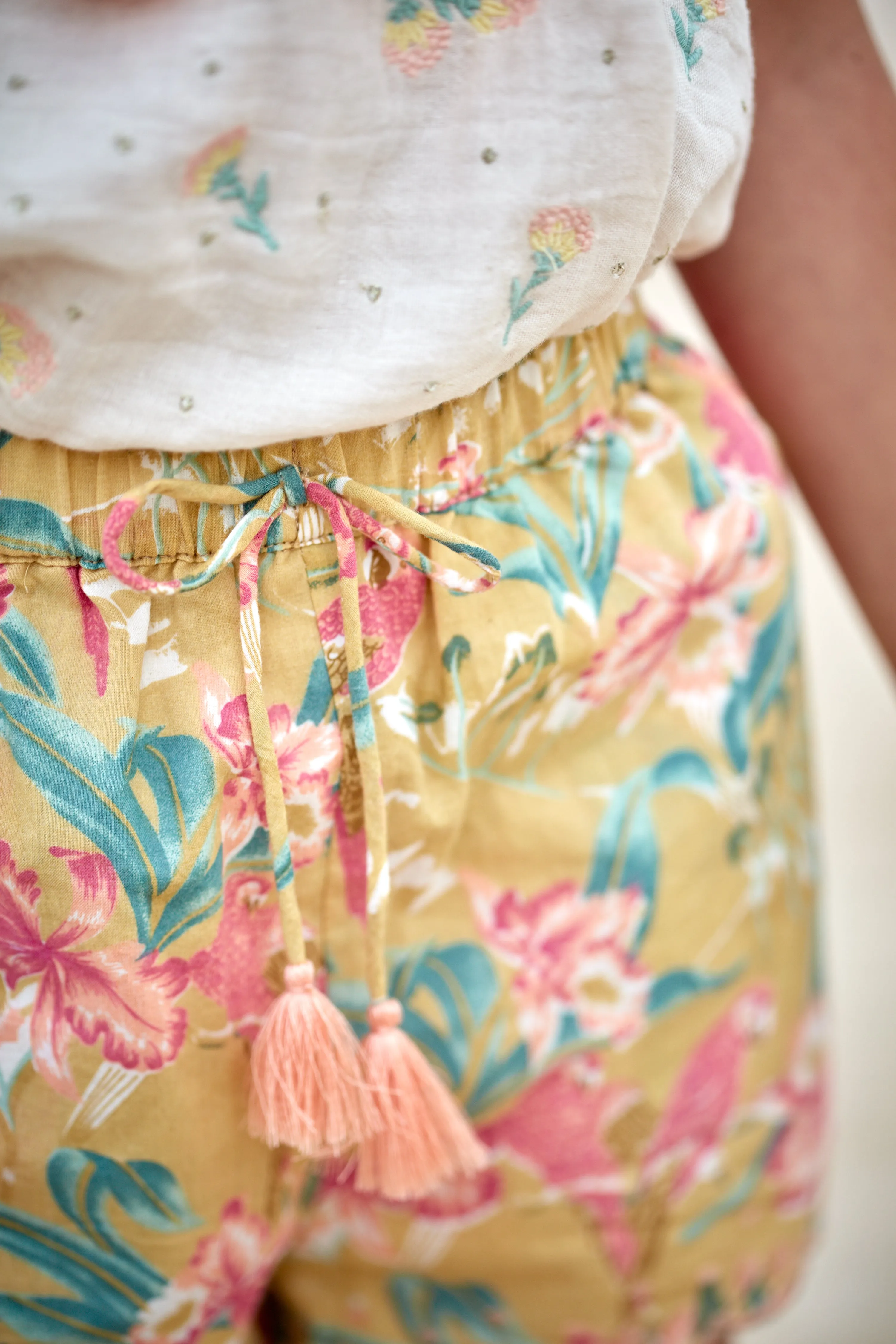 Louise Misha Shorts Vallaloid Soft Honey Parrots