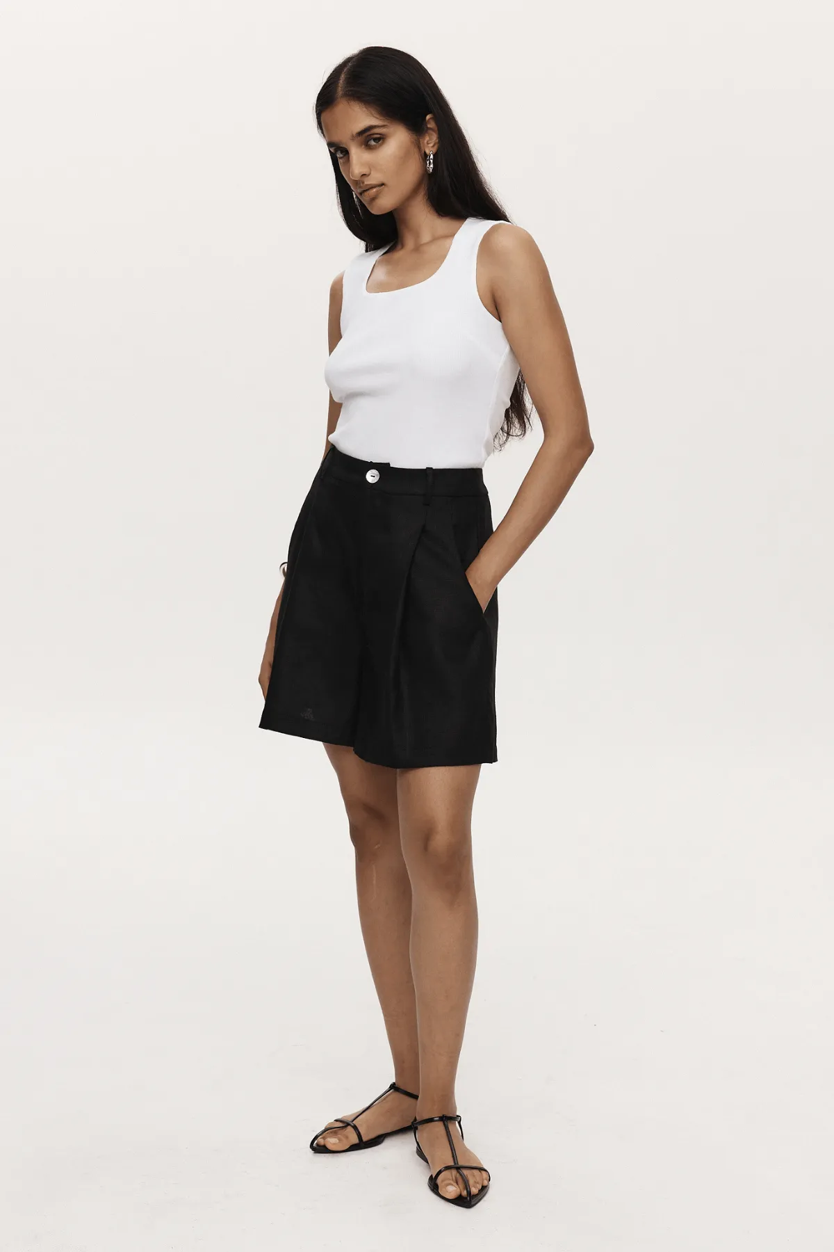 RAYMOND SHORT BLACK